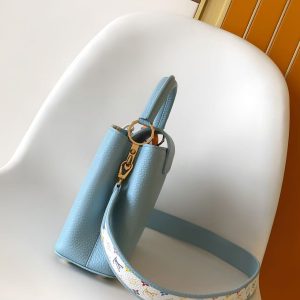 Alternative view of p1300•Taurillon cowhide leather•Cowhide leather trim•Cowhide leather lining•Metal hardware•Flap can be positioned inside or outside•Internal divider•Zippered inner pocket•Inner slip pocket•Key pouch•Padlock•Metal studs